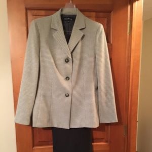 Evan Picone Pant Suit. Size 12
